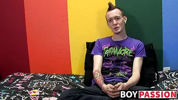 Punk rock twink Chris Jett masturbates and cums