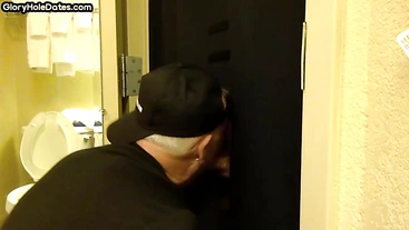 Homemade gaydaddy sucks gloryhole dick 4 cum in mouth