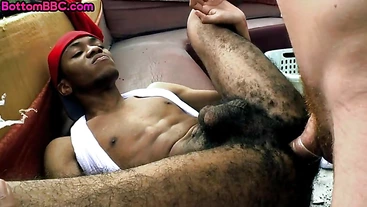 Hairy Nubian thug assfucked outdoor in pickup anal sex