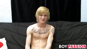 Kinky tattooed twink Dustin jerking off in passionate solo