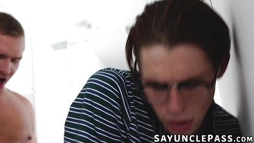 Shae Reynolds offers his ass to Isaac X for dirtying the floor