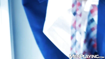 Muscular Manuel Skye seduces and breeds his colleague Craig Marks