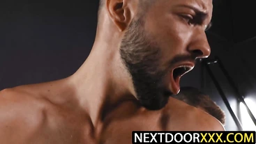 NextDoorXXX.com - Johnny Ford's ass pumped by Casey Everett