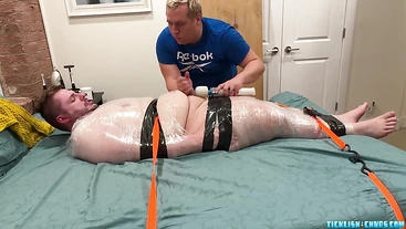 TicklishChub: Dom daddy Matt gives Diffy cock and feet worship while wrapped