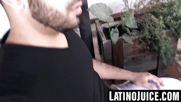 Colombian straight stud unloads jizz on spitroasted bitch's face