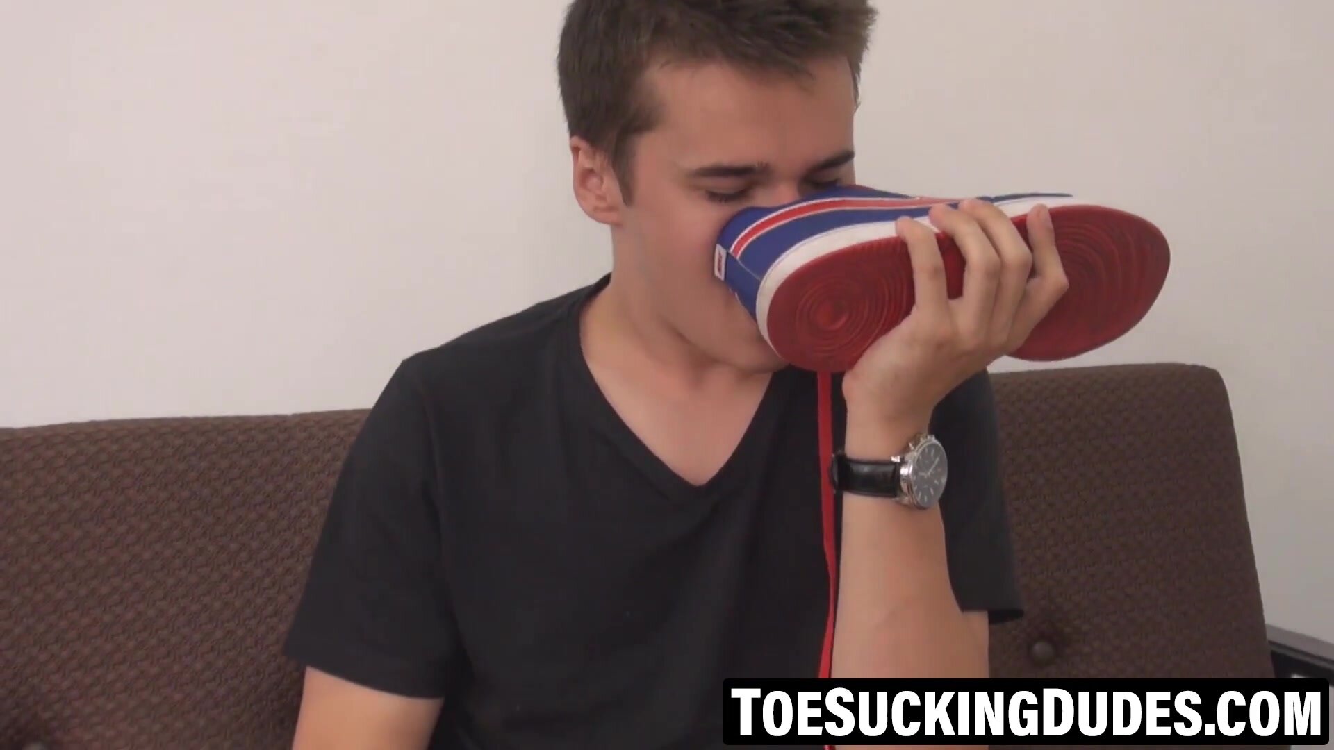 Pervert twink alternates between feet licking and cock stroking