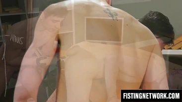 Issac Lin endures fisting and anal pounding from Luka Sage