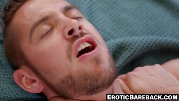 Rimming and kissing with muscular homosexual lovers