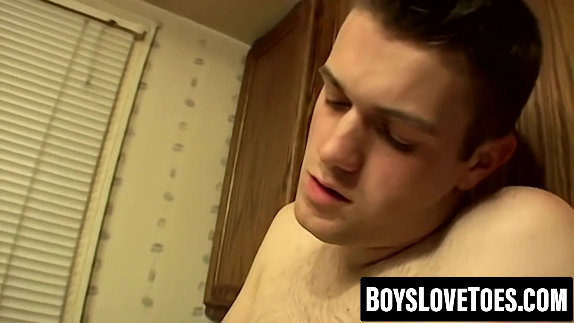 Straight hunk Bryce Corbin strokes naked feet and big dick