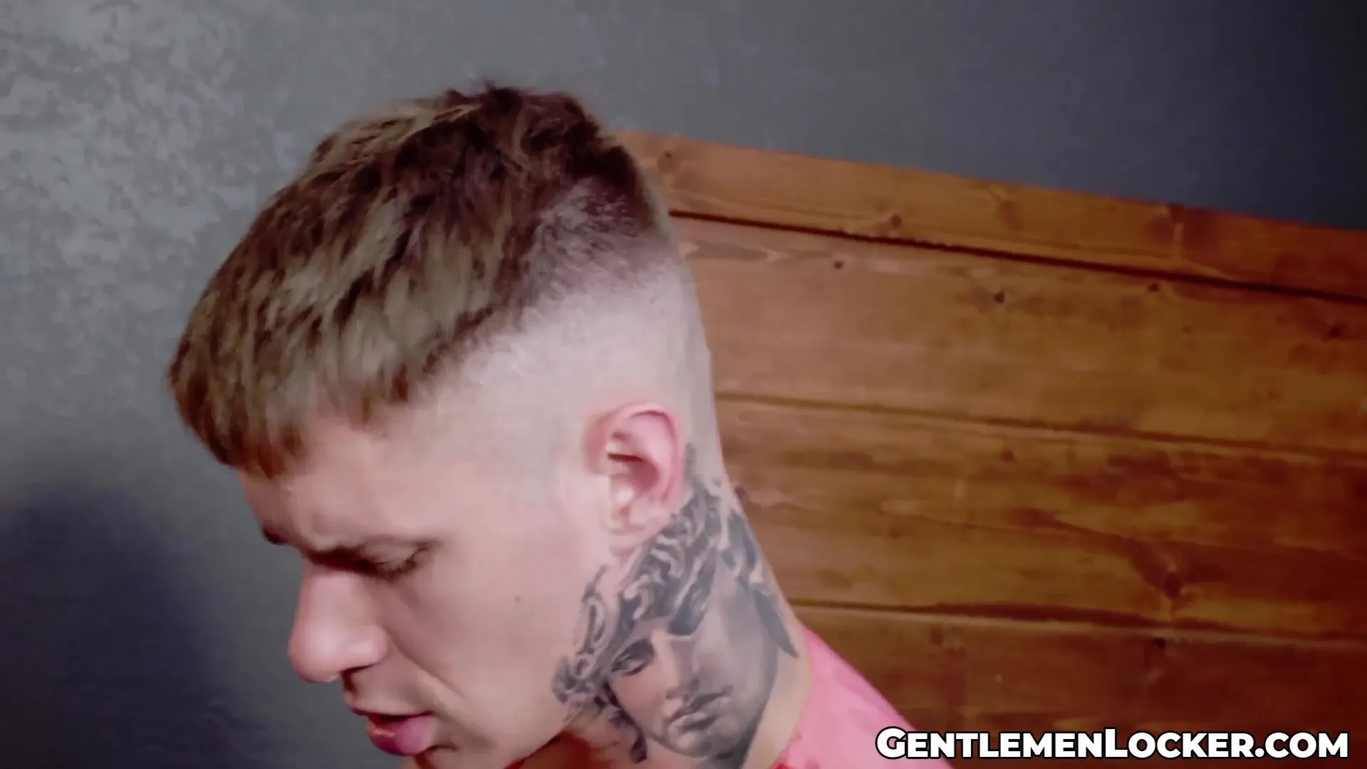 Hung Zario Travezz welcomes Zac Bishop mouth deep between his legs