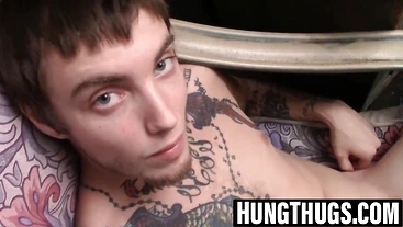 Skater Blinx wanks big dick to make fast money