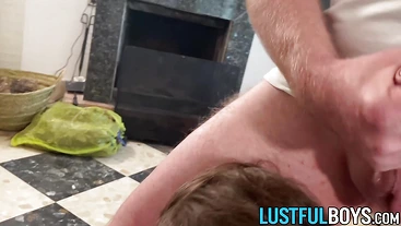 Skinny Hugo Mass gets two fat cocks to blow at once