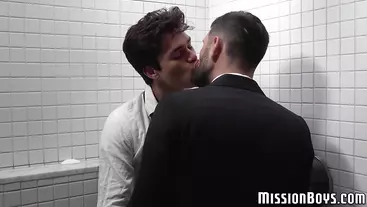 Two Mormon twinks hook up in the bathroom secretly